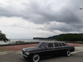 PLAYA-CALDERA-PUNTARENAS-COSTA-RICA.-MERCEDES-W123-LIMOUSINE-300D2598fa90d854684a.jpg