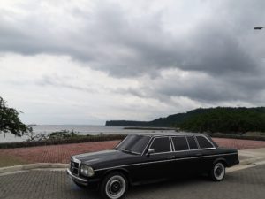 PLAYA-CALDERA-PUNTARENAS-COSTA-RICA.-MERCEDES-W123-LIMOUSINE-300D5f9ca2641992cca3.jpg