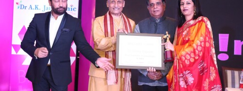 Dr.-RinkyKapoor-Receiving-a-Best-Dermatologist-Awardd0883e8b34886e9d.jpg