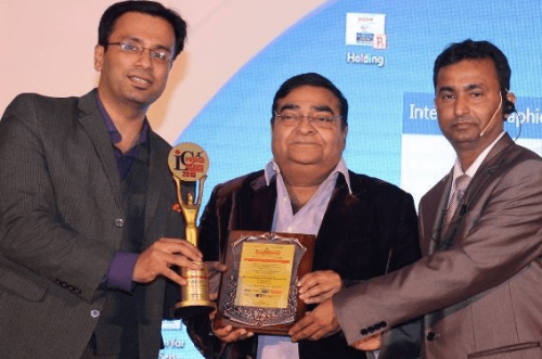 Rhinoplasty-Surgeon-Dr.DebrajShome-Receiving-Certificate.789ad6c225f08305.png