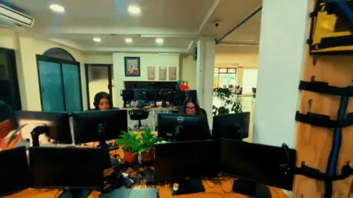 Costa-Ricas-Call-Center-Rap-Freestyle-breakdance-video-commercial.-215c0b9c4d8673463.png