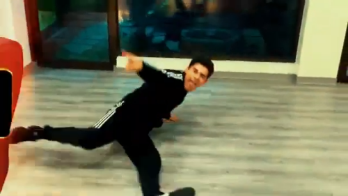 Yeik-Lawson-Rodriguez-Costa-Ricas-Call-Center-Rap-Breakdancing-commerical-6208e51464002da3c.png