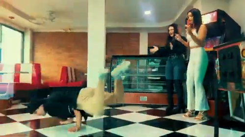 Yeik-Lawson-Rodriguez-Costa-Ricas-Call-Center-Rap-Breakdancing-commerical-8e23b9cb6b245ec47.png