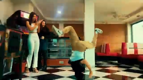 Yeik-Lawson-Rodriguez-Costa-Ricas-Call-Center-Rap-Breakdancing-commerical-9846625f0a4dfe565.png
